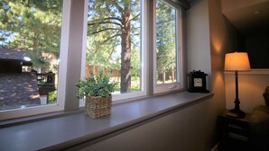 A window with a wicker planter and a clock on the wall. - Mammoth Estates Studio Condos - 2 Blocks from The Village Gondola Station by RedAwning (Mammoth Lakes)