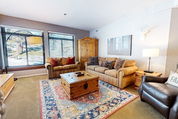 Condo, 2 Bedrooms | Living room | Smart TV, fireplace