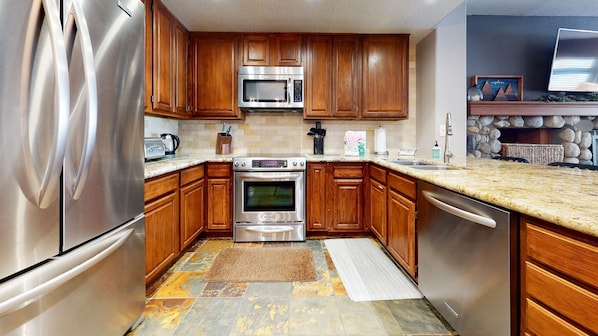 Condo, 2 Bedrooms | Private kitchen