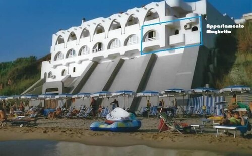 Studio, seafront, sleeps 3 (Mughetto)