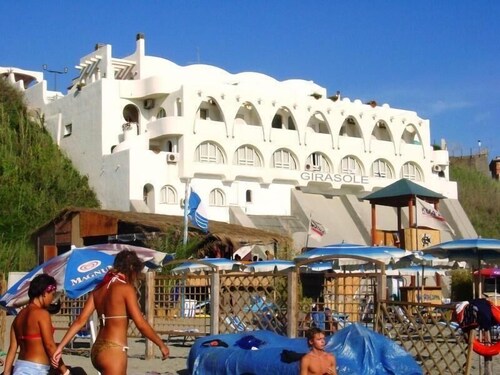 Two-room apartment, beachfront, floor 2 (Sunflower)