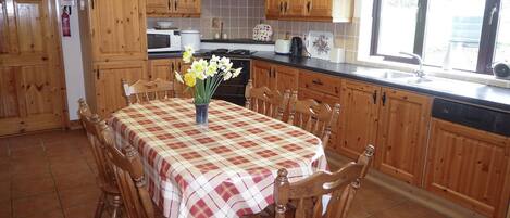 Microondas, cafetera y tetera, tetera eléctrica y periquera