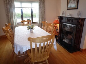 In-room dining - Boherbue Holiday Home (Boherboy)