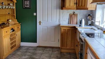 Microwave, mesin pencuci piring, dan peralatan masak/sendok-piring