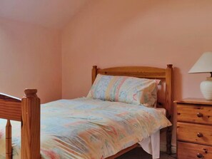 4 bedrooms, bed sheets - Firhouse Holiday Home Glengarriff (Glengarriff)