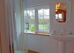 Shower, towels - Island View Cottage Bantry (Bantry)