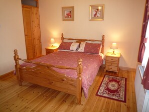 2 bedrooms, bed sheets - Lakeside Lodge Bantry (Bantry)