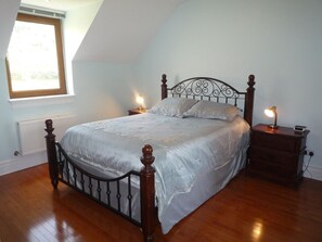 4 bedrooms, bed sheets - Seaview Holiday Home Bantry (Gortnakilly)