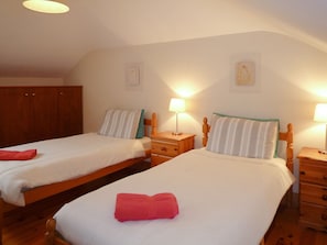 4 bedrooms, bed sheets
