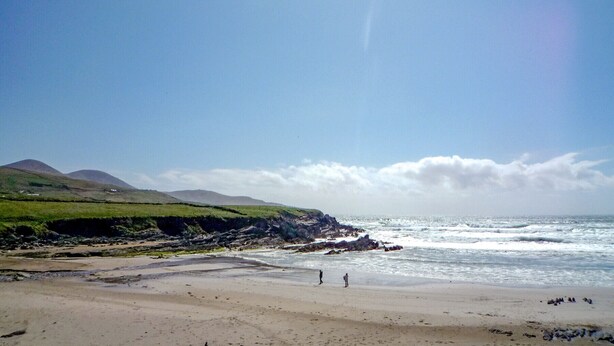 A beach with rocky outcrops and waves crashing onto the shore. - Allaghee Mor St. Finian's Bay (Ballinskelligs)
