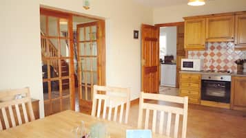 House, 3 Bedrooms, 2 Bathrooms, Sea Facing | Private kitchen