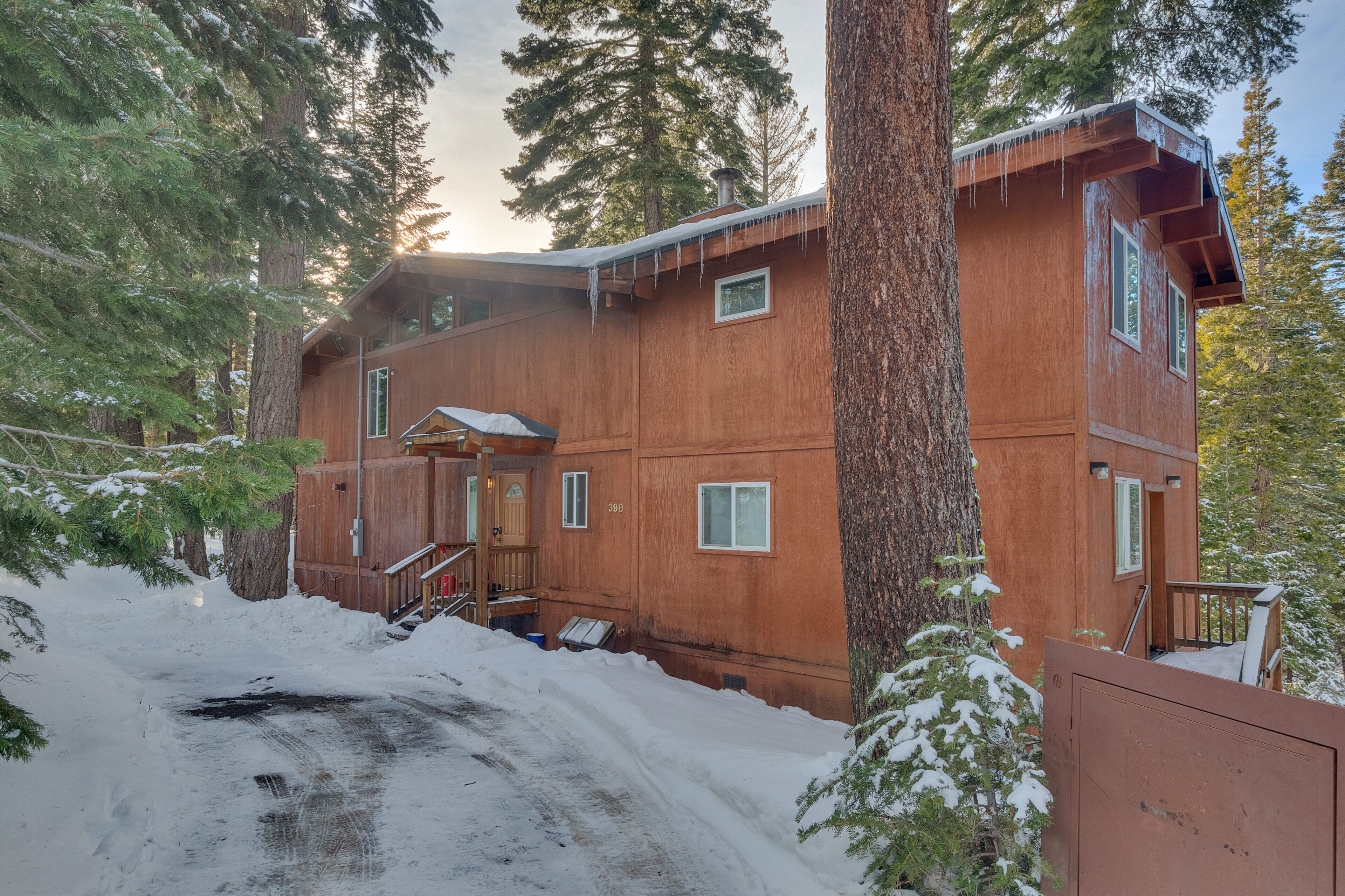 Chamberlands Cabin: 5  BR, 3.5  BA House in Tahoma, Sleeps 10