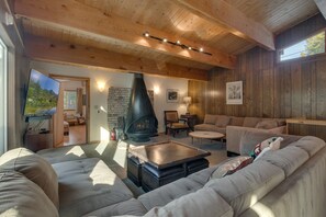 TV, fireplace, DVD player