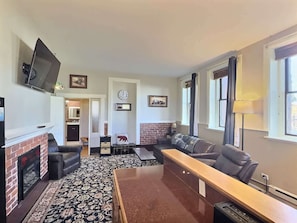 TV, fireplace, Netflix, streaming services - Papa's Place — Historic 1BR Brick Unit, Walk to Main St Leadville (Leadville)
