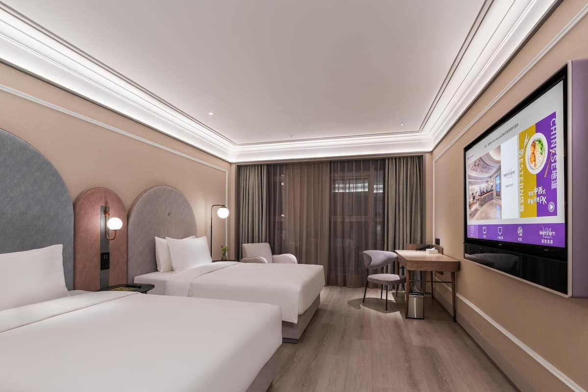 Deluxe Room, 2 Twin Beds (City Side) | Soundproofing