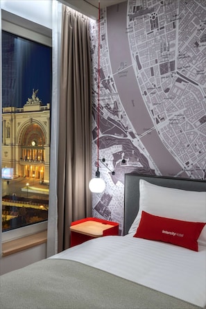 Superior-Doppelzimmer | Zimmersafe, Schreibtisch, laptopgeeigneter Arbeitsplatz