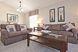 Smart TV, video games, DVD player, books - 4 Bed Executive Villa south facing pool/spa near Disney (Davenport)