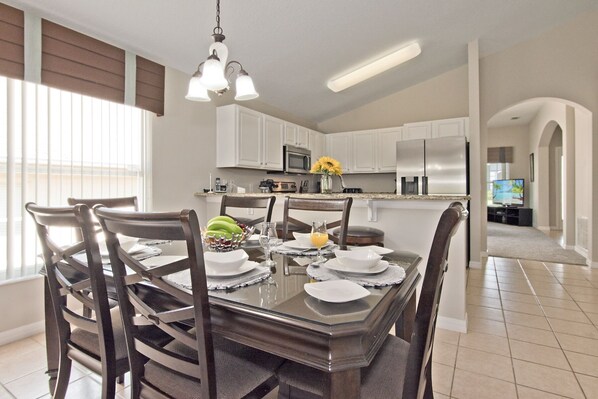 Dining - 4 Bed Executive Villa south facing pool/spa near Disney (Davenport)