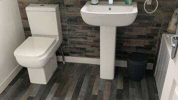 Family Cottage, Ensuite, Partial Sea View (Osborne Cottage) | Bathroom