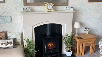 Family Cottage, Ensuite, Partial Sea View (Osborne Cottage) | Lounge