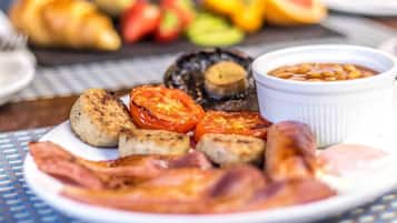 Colazione all'inglese, servita tutte le mattine (15.00 GBP a persona)