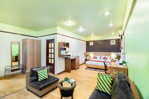 Kamar Double Keluarga | Meja kerja, Wi-Fi gratis, dan seprai linen