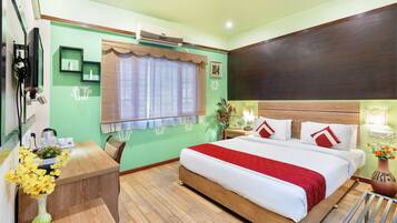 Executive Double Room | Desk, free WiFi, bed sheets