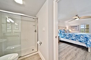 Shower, hair dryer, towels - Bayside Villa 5236: Bayfront Views! (Captiva)