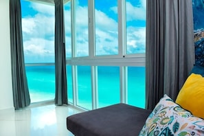 Interior - Breathtaking views, beach front 03, gym, spa, jacuzzi, pool, beach (Cancún)