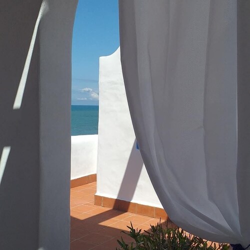Two-room apartment, large terrace, sea front (Camellia)