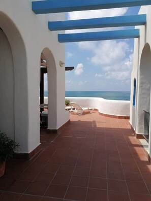 Terrace/patio - Two-room apartment, large terrace, sea front (Camellia) (Anzio)