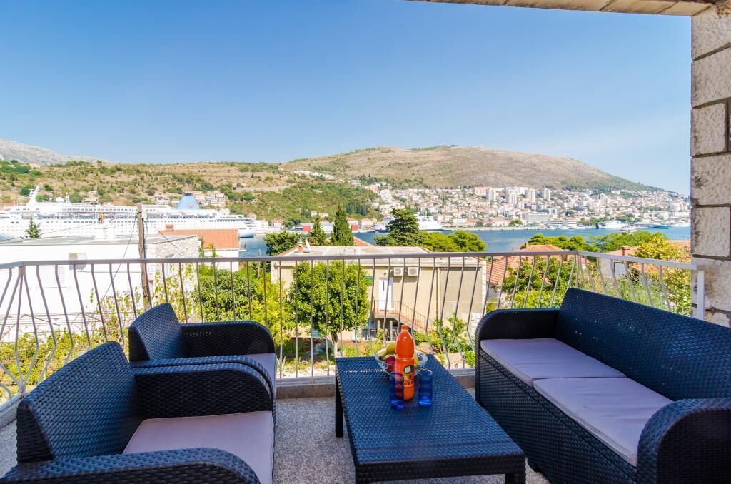 Appartement (Two Bedroom Apartment) | Balcon