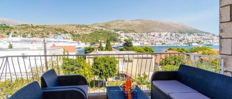 Appartement (Two Bedroom Apartment) | Balcon