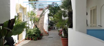 Studio, terrace, first floor (Ortensia)