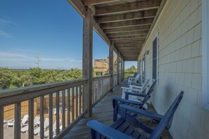 Terrace/patio - 6039-Sun Kissed, | Semi-Oceanfront | South Nags Head | Sleeps 14 (Nags Head)