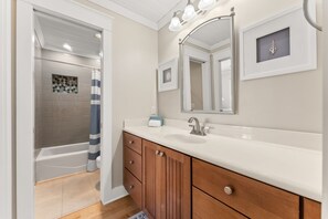 Combined shower/tub, hair dryer, towels - Golf Cart ~ Pet Friendly ~ On the Golf Course (Miramar Beach)