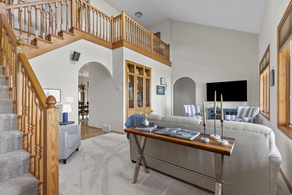 TV, foosball - Beautiful home on Lake Winnebago (Oshkosh)