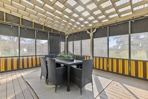 Dining - Beautiful home on Lake Winnebago (Oshkosh)