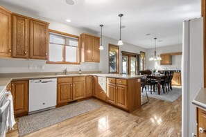 Fridge, microwave, oven, stovetop - Beautiful home on Lake Winnebago (Oshkosh)