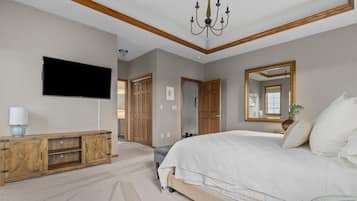 4 bedrooms, desk, iron/ironing board, travel crib