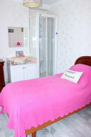 5 chambres, fer et planche à repasser, Wi-Fi gratuit, draps fournis