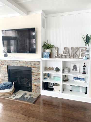 Beautiful 3 story home on the lake, master suite's on 1st & 3rd floors...