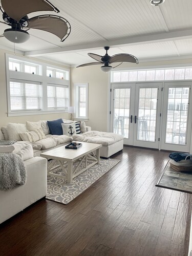 Beautiful 3 story home on the lake, master suite's on 1st & 3rd floors...