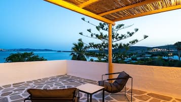 Habitación superior, vista al mar | Balcón