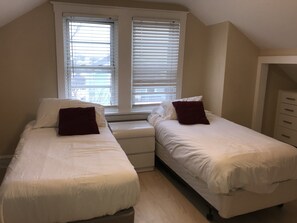 4 bedrooms, iron/ironing board, WiFi, bed sheets