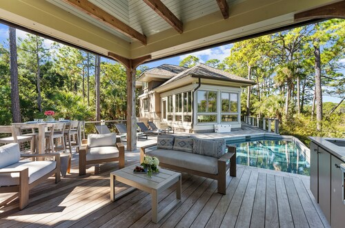 Stunning views, dog friendly, new pool!