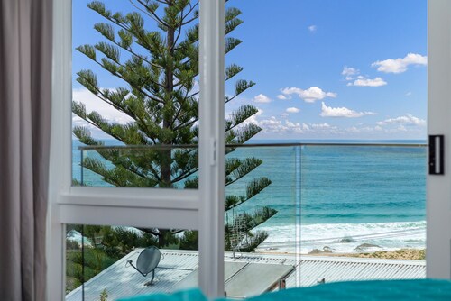 Walk to Beach, Ocean Views & WiFi | Magnificent Malua Views