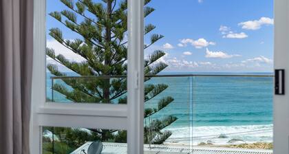 Walk to Beach, Ocean Views & WiFi | Magnificent Malua Views