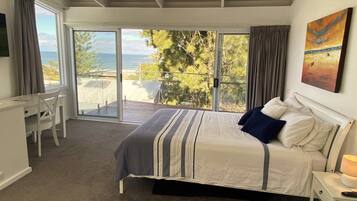 4 bedrooms, desk, iron/ironing board, WiFi