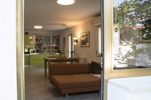 Living area - N228 - Numana, renovated four-room apartment with garden (Numana)